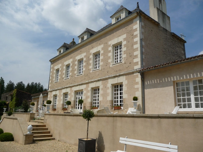 Restauration de façade avec des enduits à la chaux à Vertou