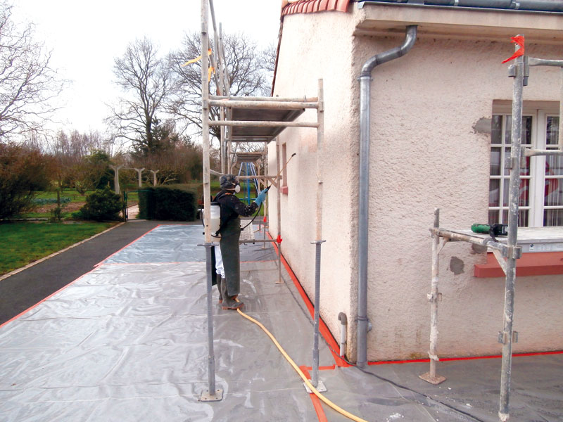 Traitement salissures enduit de façade en Vendée et à Nantes